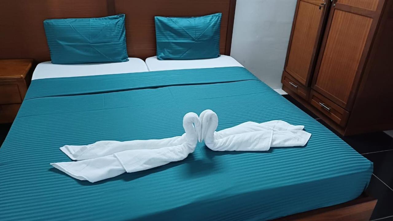 The Palm Residence Grand Baie Bagian luar foto