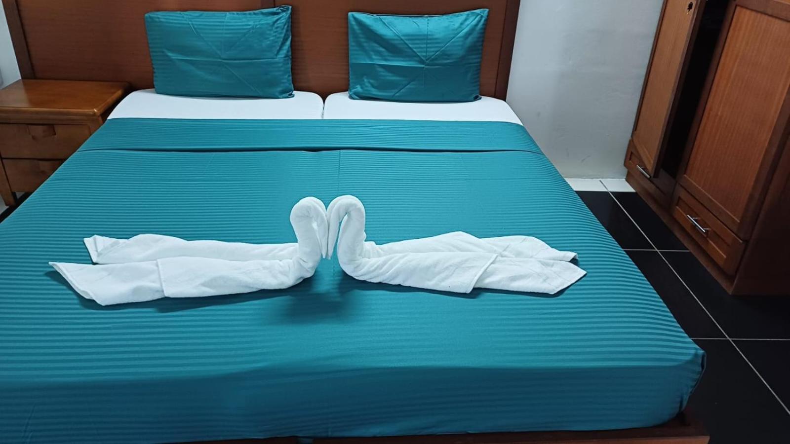 The Palm Residence Grand Baie Bagian luar foto